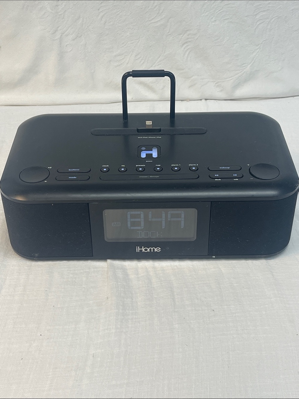 iHome iDL95 Dual Charging Stereo FM Clock Radio with charger
